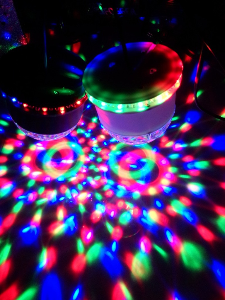 Efecto astro 3 LEDs RGB de 3W x, UFO: LED 48x 10mm Ø RGB. Mod. UFO-ASTRO-BL-15087.jpg