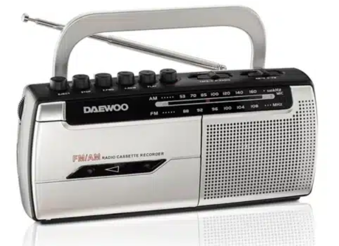 Radio Cassette Portatil AM/FM Daewoo. Mod. DW1107