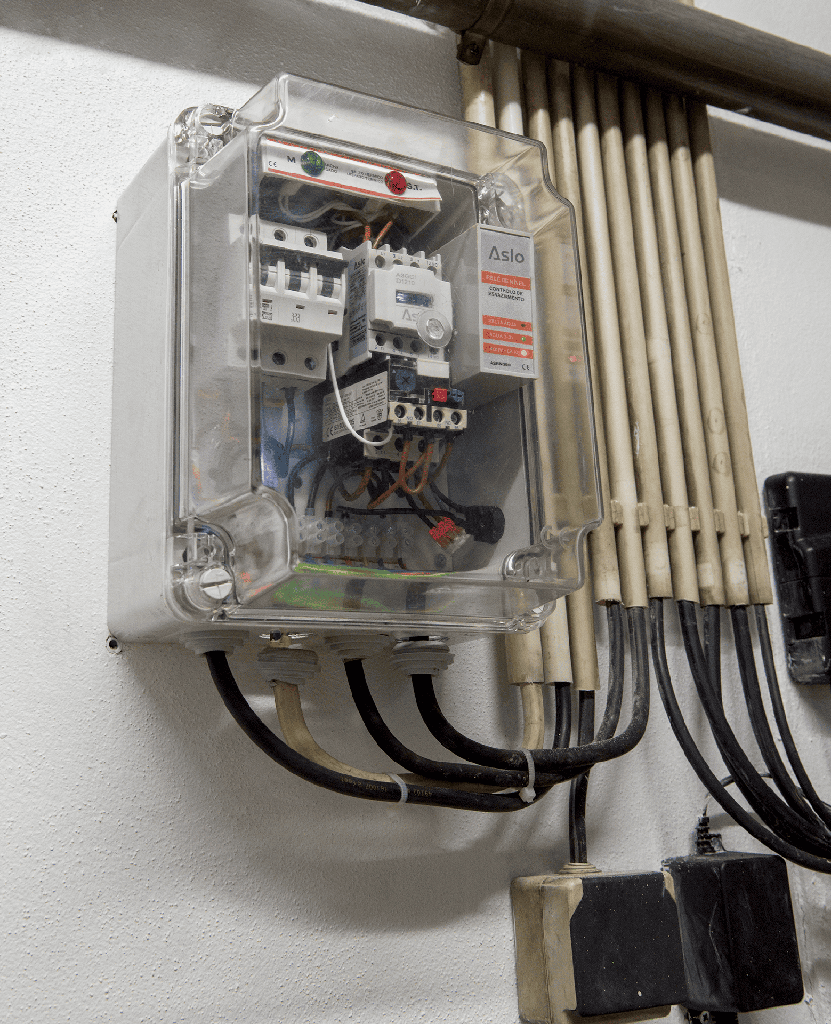 Cuadro completo bomba pozo 5.5-8A 230V 2.0CV. Mod. ASQS230558